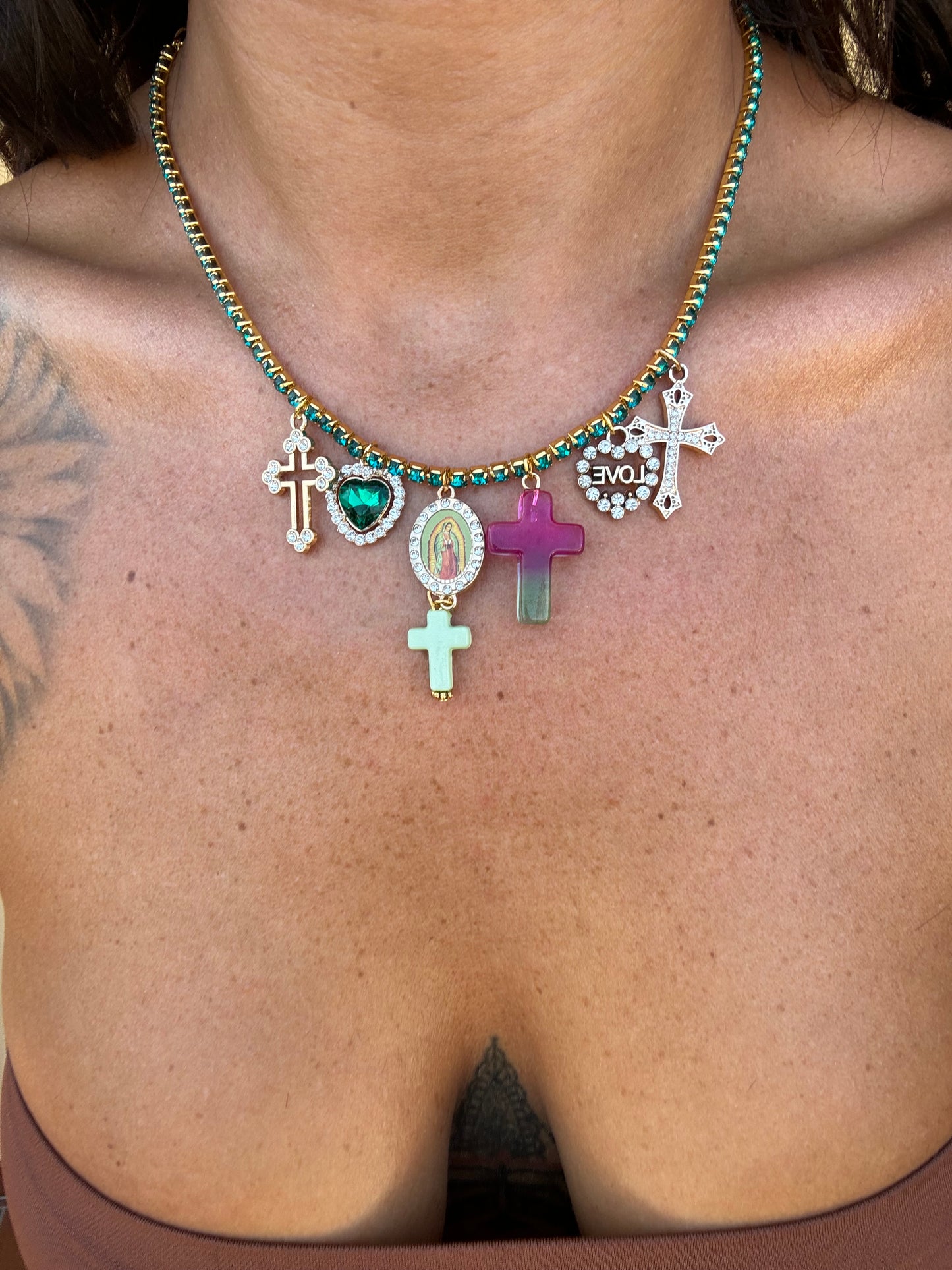 Collana pietre verdi e 6 charms