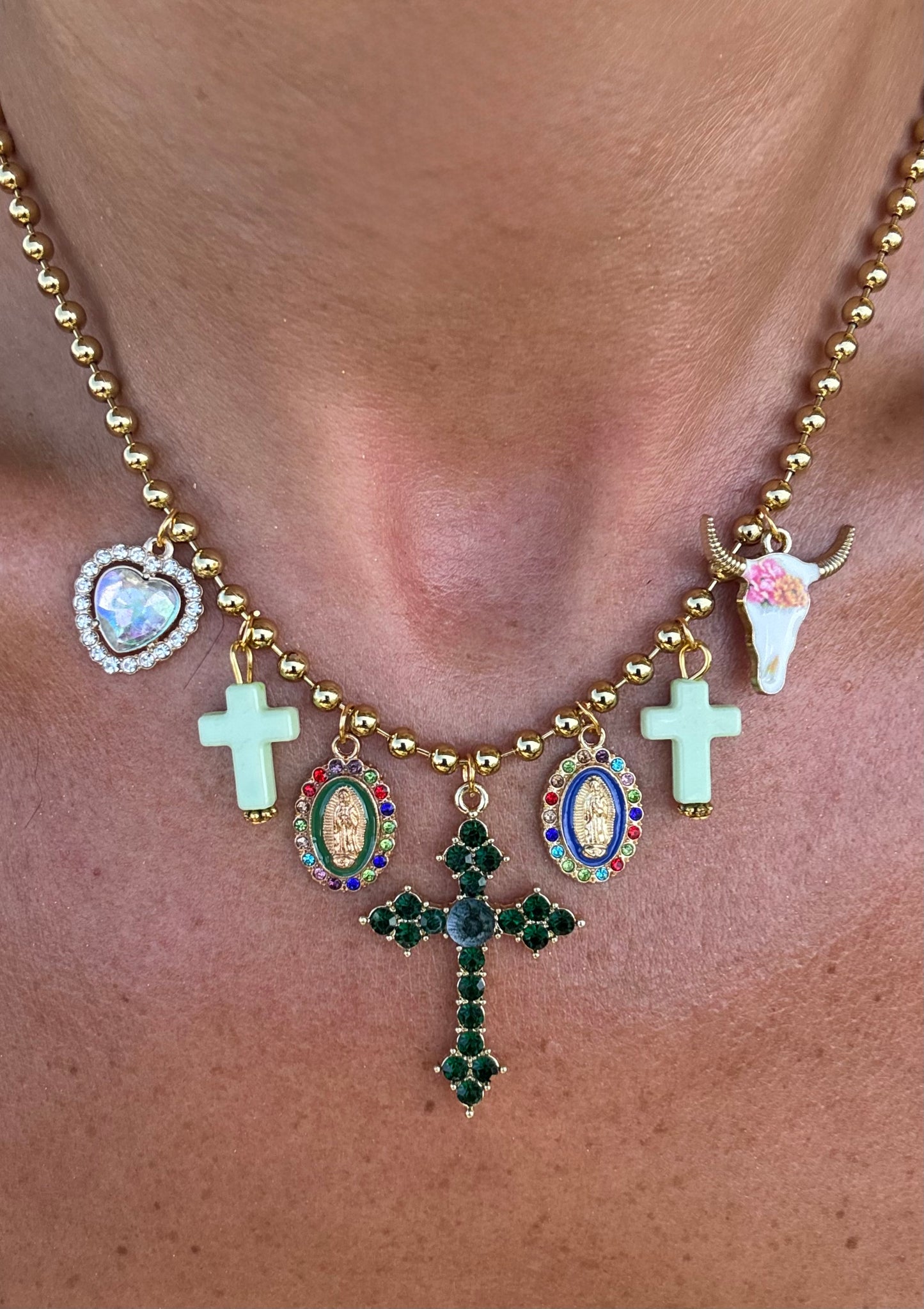 Collana Ava π