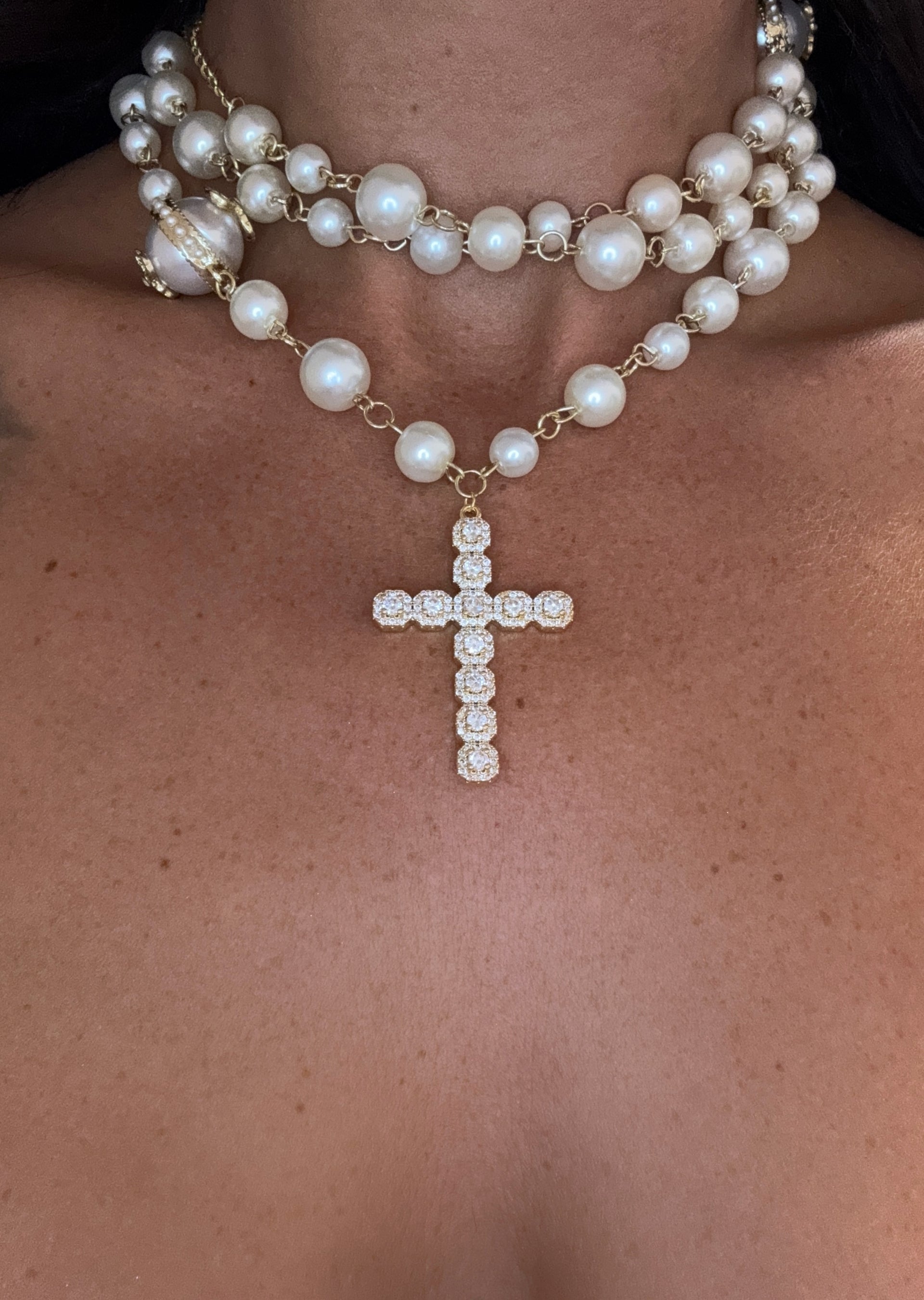 COOLSTEELANDBEYOND Collana Multi-Filo con Perle Finte Bianche